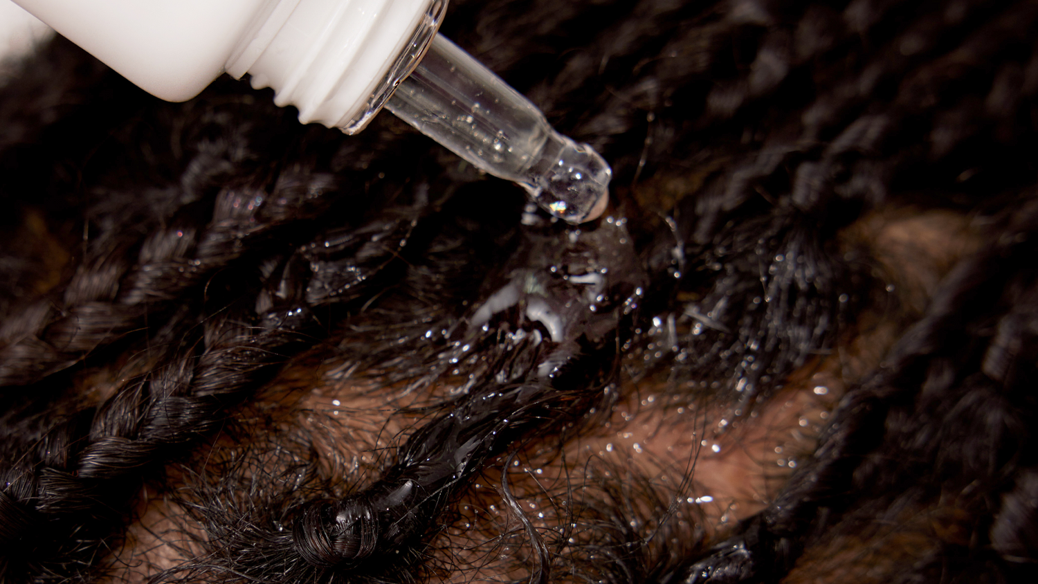 How to Get Rid of Frizzy Hair in Humid Weather? STRAAND Straand